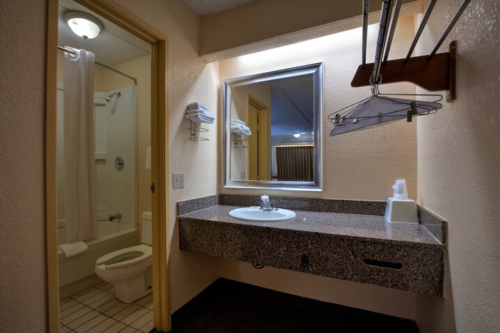Room 15 of 25