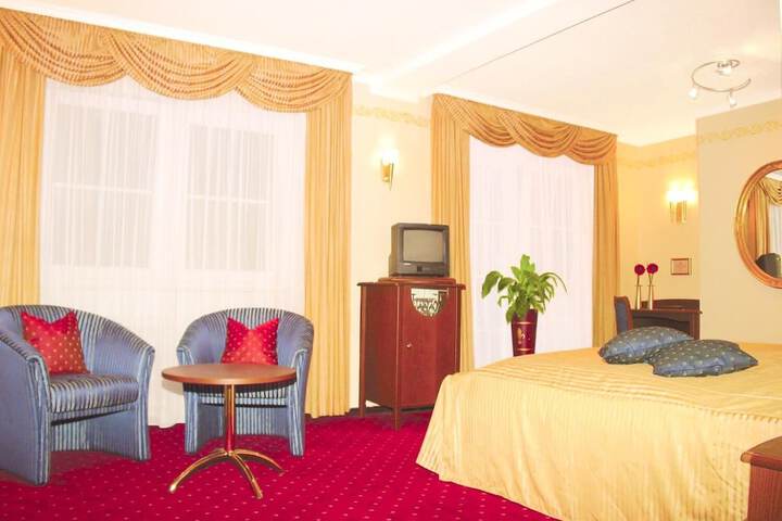 Room 11 of 24