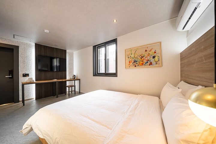Room 12 of 92