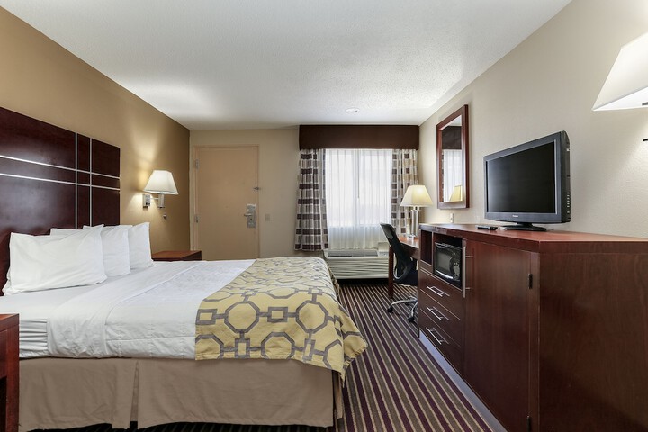 1 Queen Bed (9 of 16)