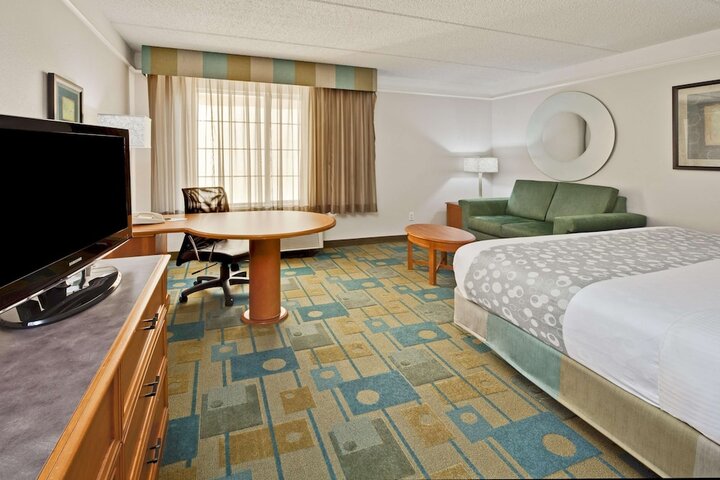 1 King Bed (6 of 14)