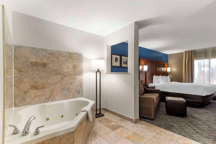 Suite 2 Queen Beds (2 of 20)