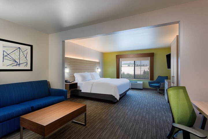 Room 3 of 38