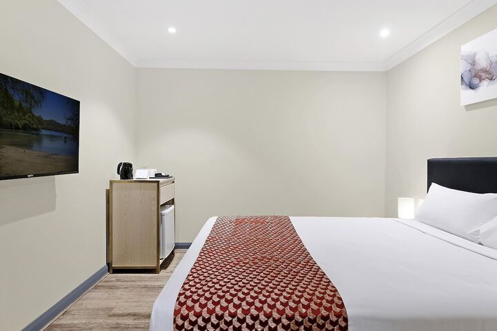 Room 12 of 38