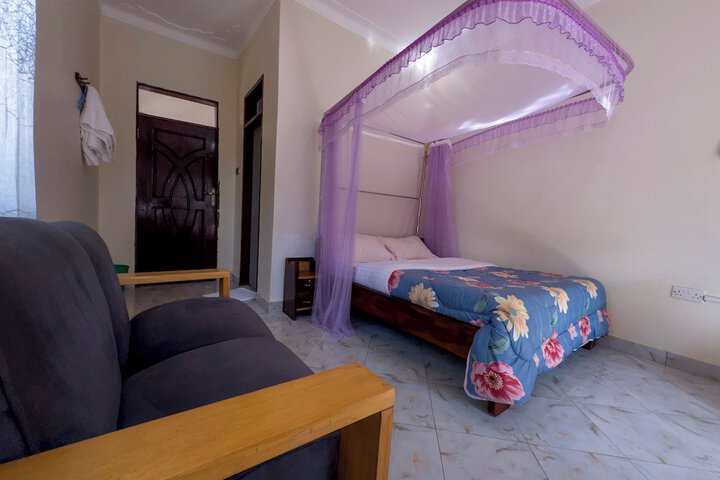 Room 17 of 28