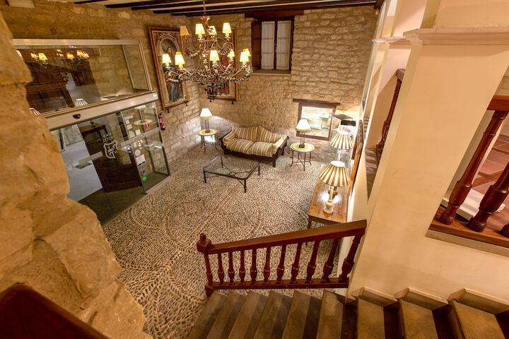Guest Lobby