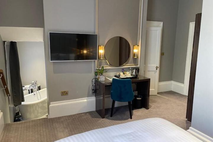 Room 7 of 19