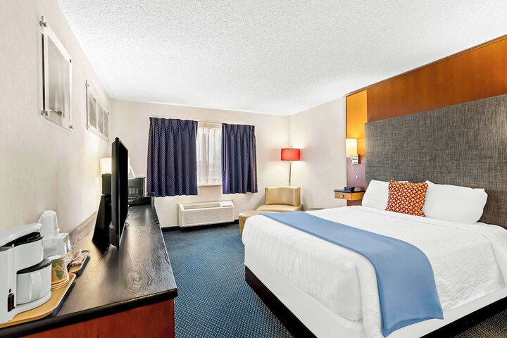 Room 6 of 38