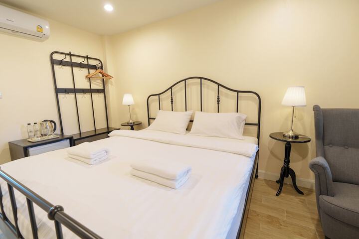 Room 2 of 25