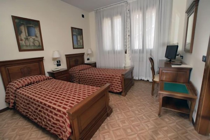 Room 3 of 18