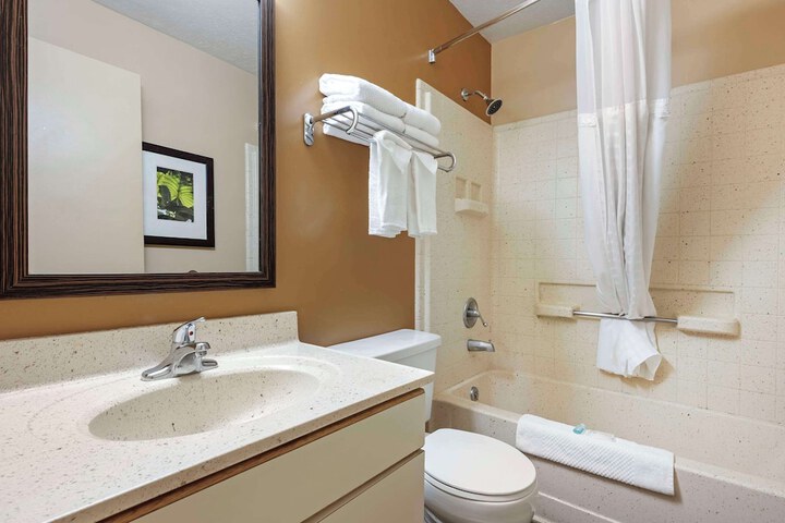 1 Queen Bed Efficiency (11 of 20)