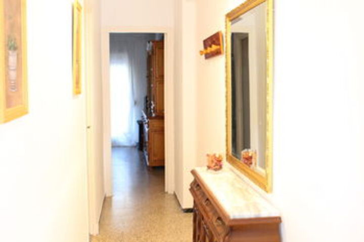 Room 9 of 16