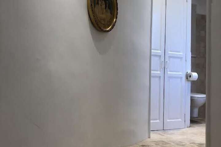 Room 42 of 104