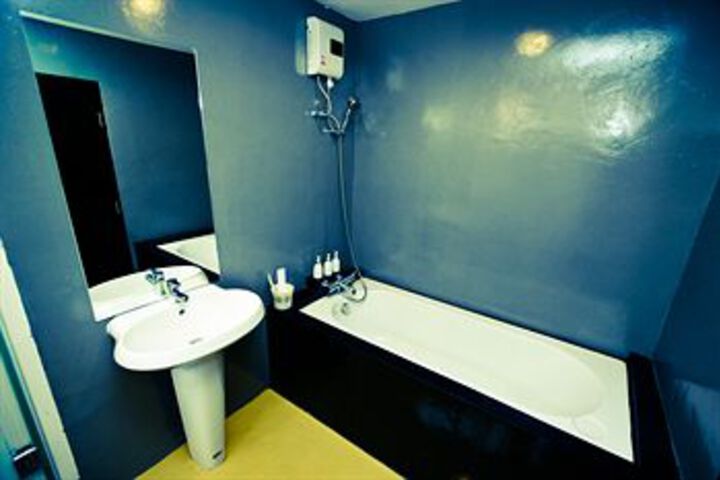 Room 10 of 101