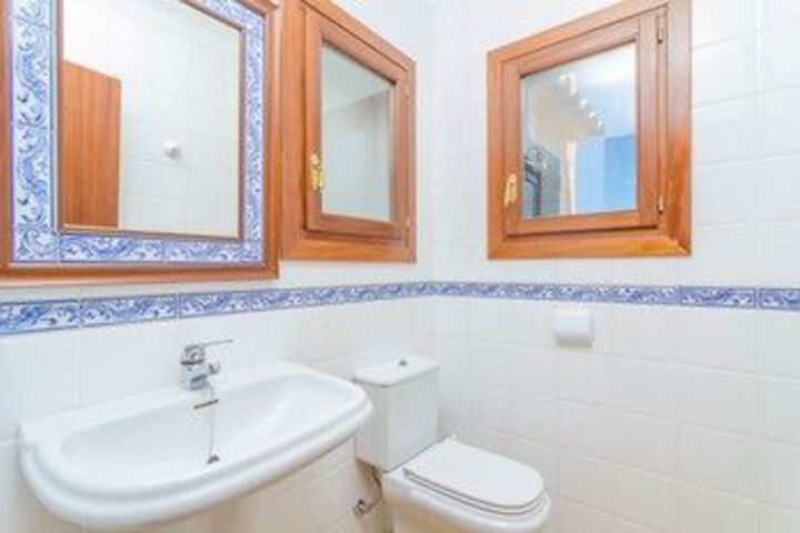 Room 6 of 70