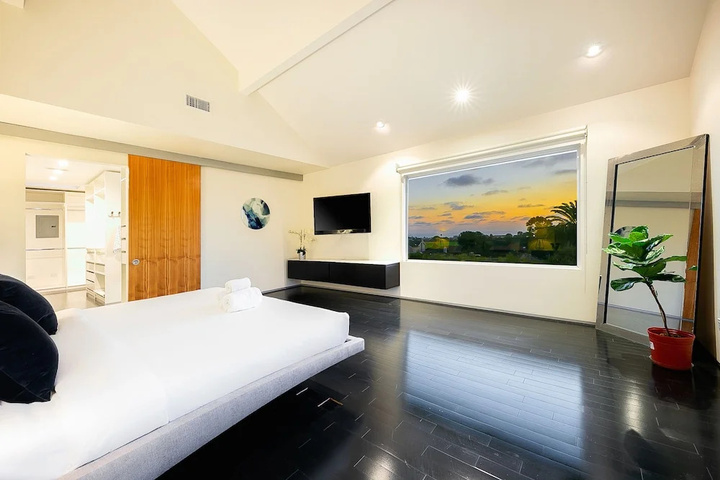 Room 2 of 23
