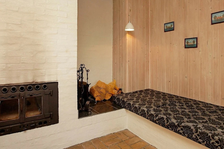 Room 4 of 19