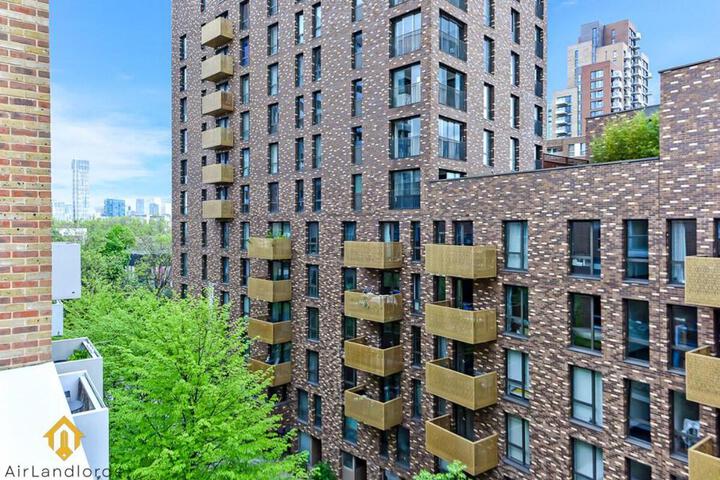 Exclusive 3 bed 3bath Penthouse near Canary Wharf!