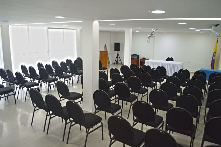Room 32 of 43
