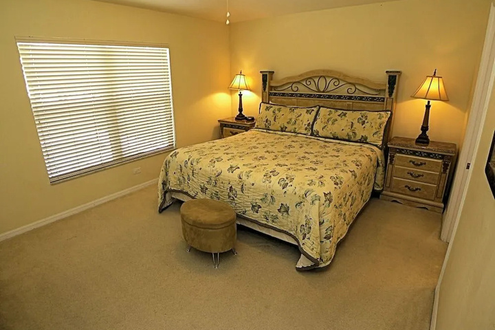 Room 4 of 17