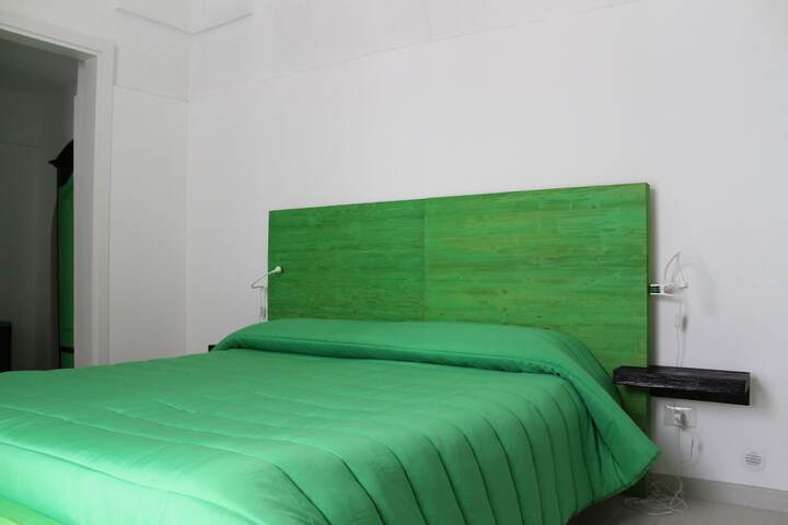 Room 6 of 76