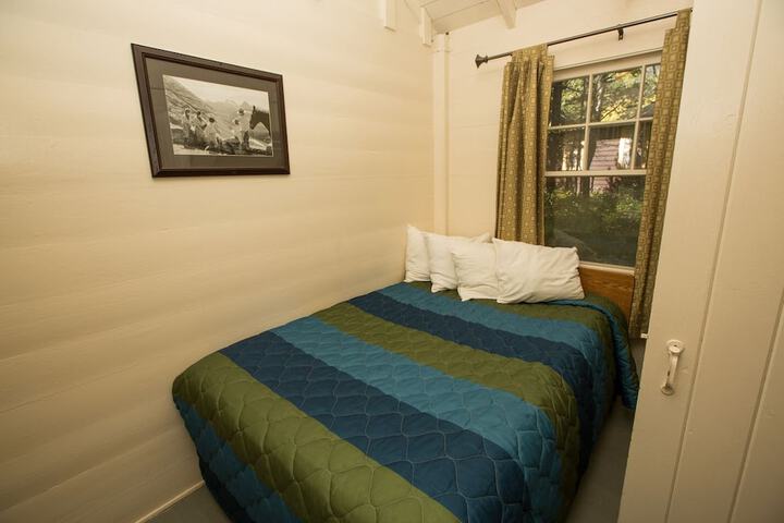 Room 4 of 25