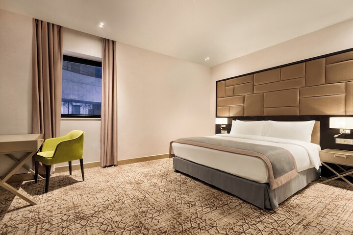 Room 7 of 80