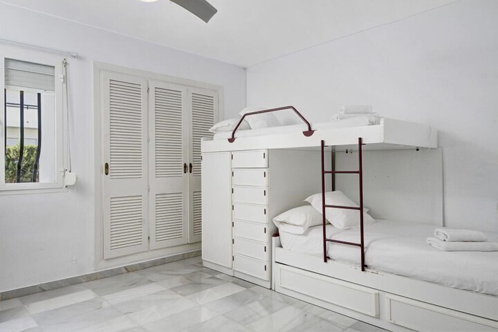 Room 98 of 110