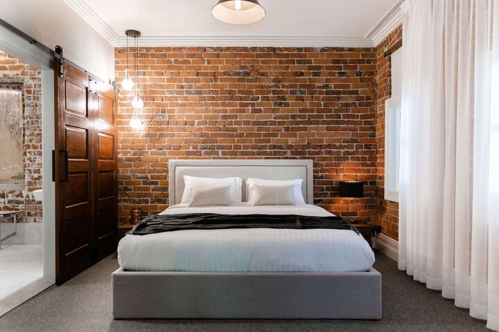 Room 10 of 65