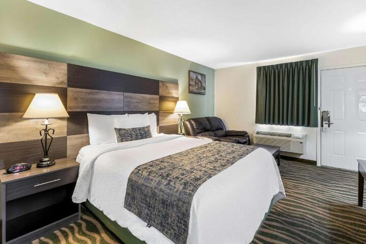 2 Double Beds (4 of 8)