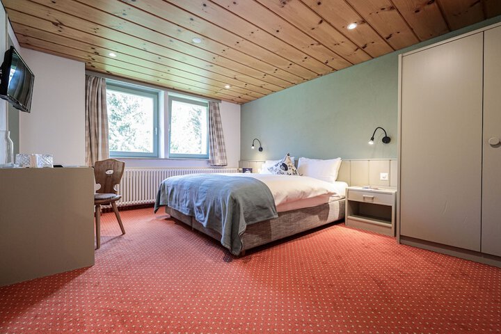 Room 15 of 102