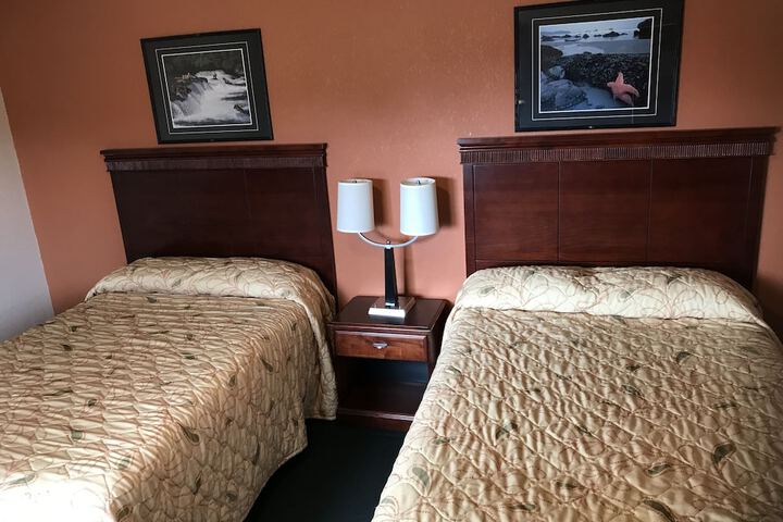 1 King Bed (4 of 9)