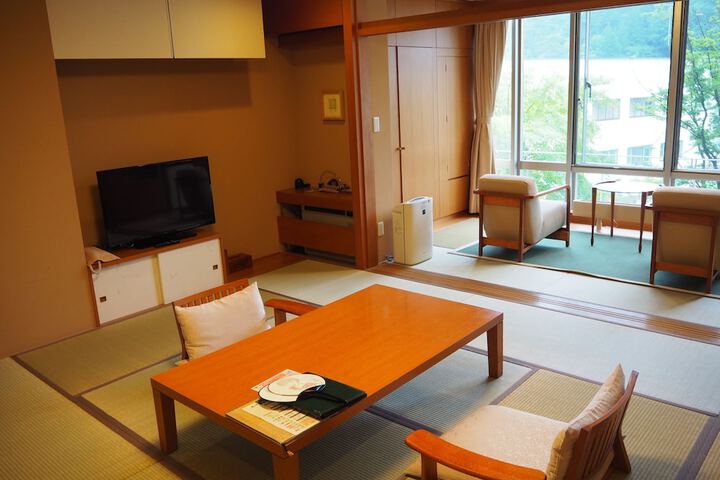 Room 10 of 77
