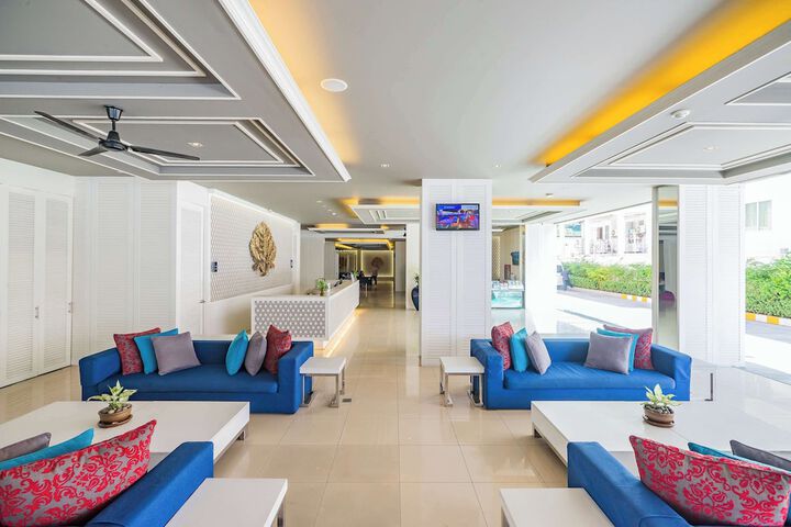 Entrance & Lobby