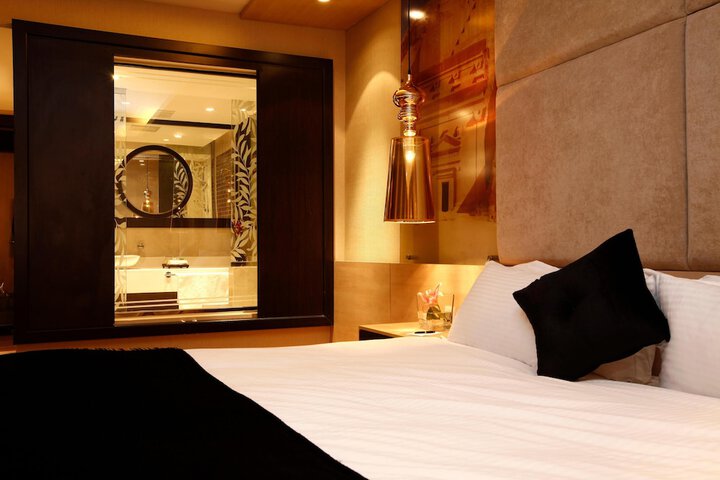 Room 17 of 47