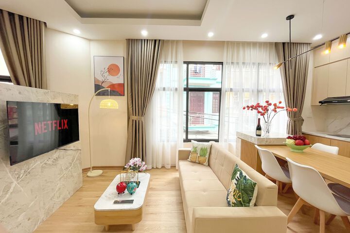 Amazing Housing Lac Long Quan