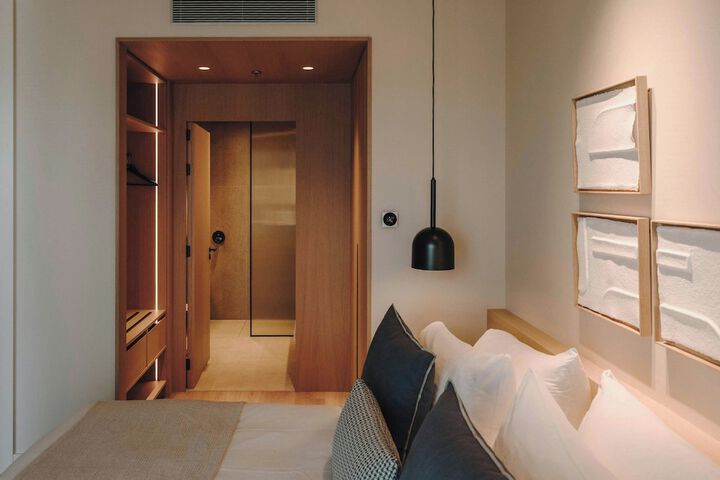 Room 9 of 96