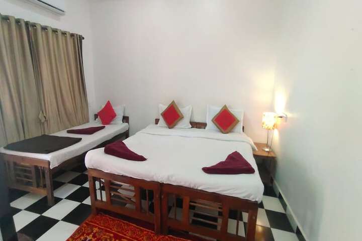 Room 2 of 8