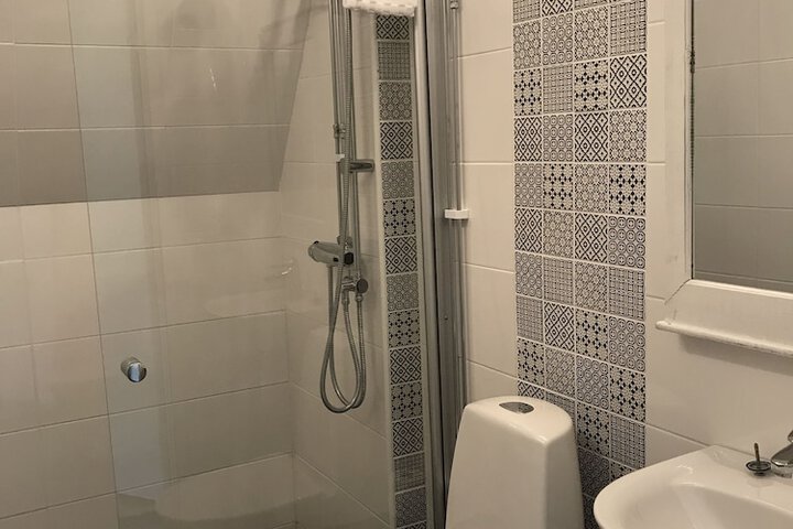 Room 7 of 38