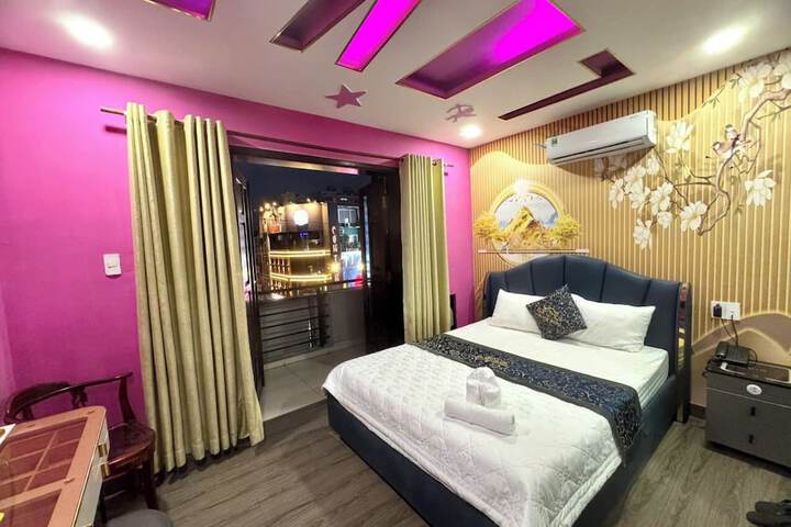 Room 5 of 6