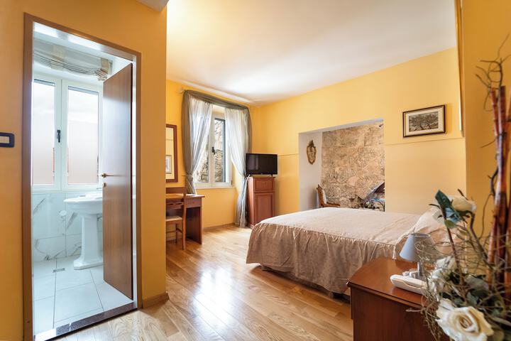Room 21 of 49