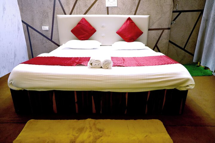 Room 8 of 16