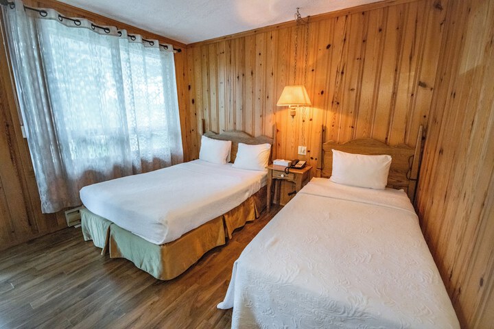 Room 43 of 81