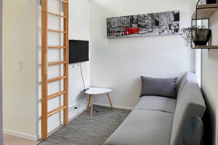 Room 12 of 37