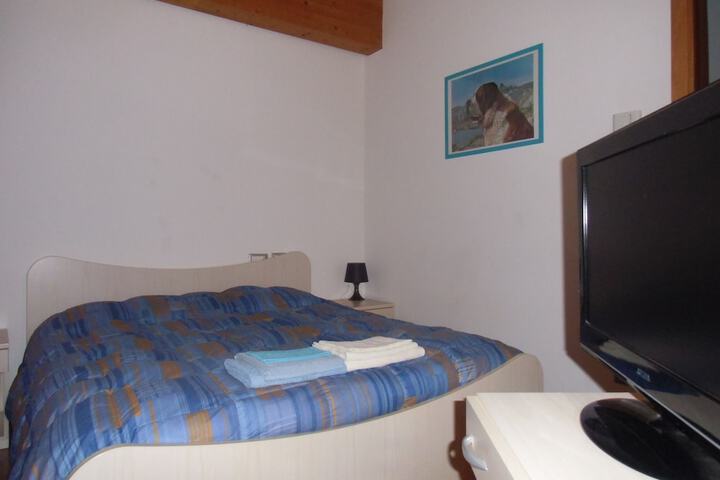 Room 3 of 25