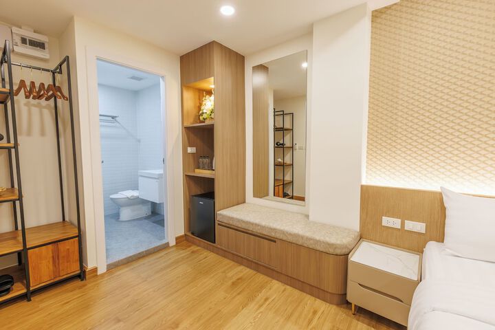 Room 8 of 38