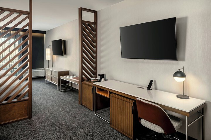Room 27 of 63