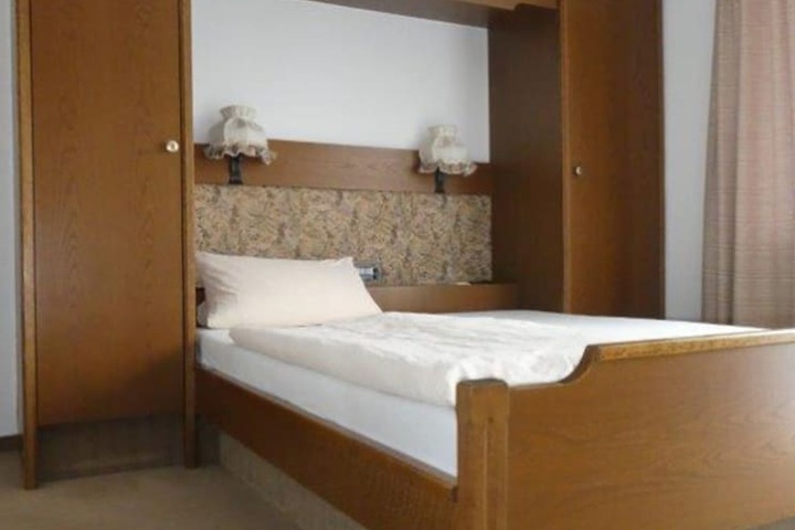 Room 5 of 22