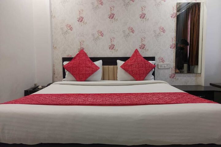 Room 6 of 24