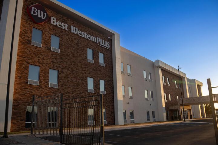 Exterior of Best Western Plus Chihuahua Sacramento